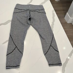 Lululemon In Movement 7/8 Tight 
Activewear Monochromic Black 12